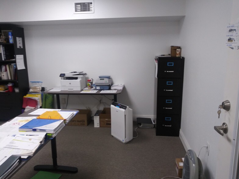 More Photos Of 5017 N Coolidge Dr, Tampa Warehouse For Lease