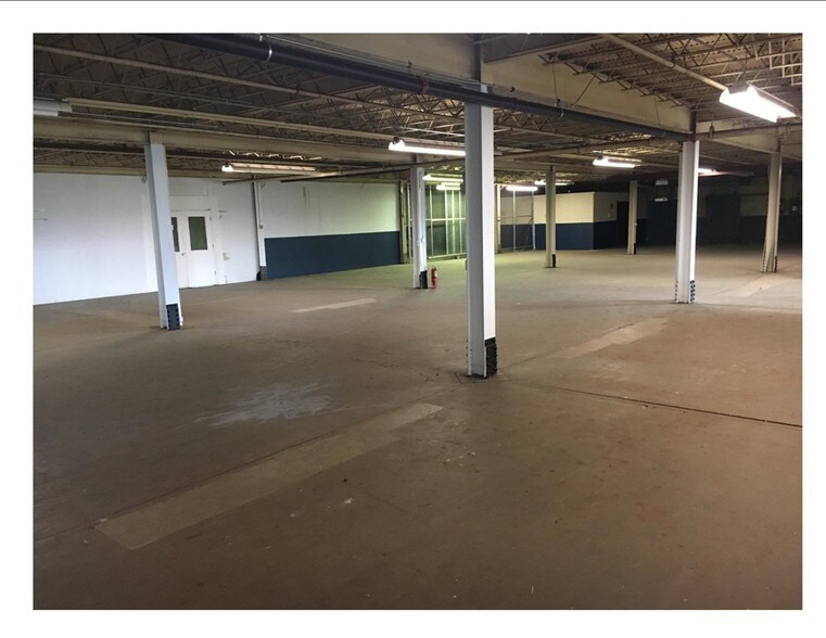 More Photos Of 1600-1660 Pleasant St, Dekalb Manufacturing For Sale