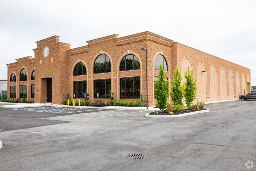 More Photos Of 175 Knickerbocker Ave, Bohemia Manufacturing For Lease