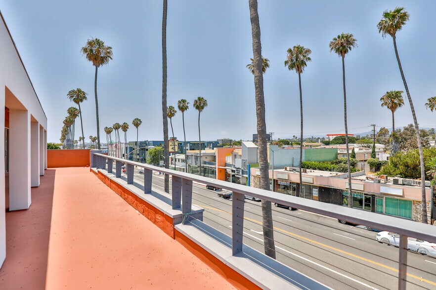 More Photos Of 3122 Santa Monica Blvd, Santa Monica Office For Lease