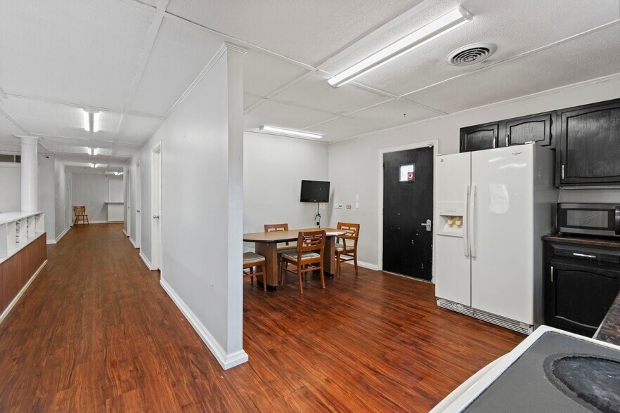 More Photos Of 78 Ash St, Calvert City Office For Sale