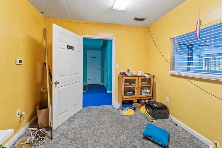 More Photos Of 909-911 Milton Rd, Alton Flex For Sale