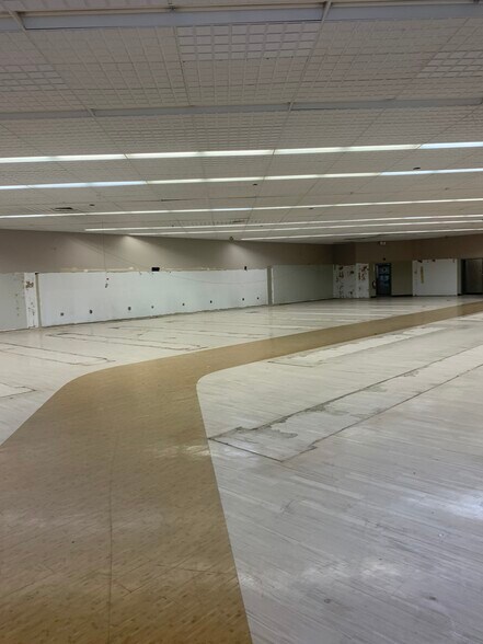 More Photos Of 7880 Moffett Rd, Semmes Unknown For Lease