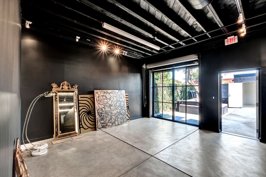 More Photos Of 3717 W Jefferson Blvd, Los Angeles Showroom For Lease