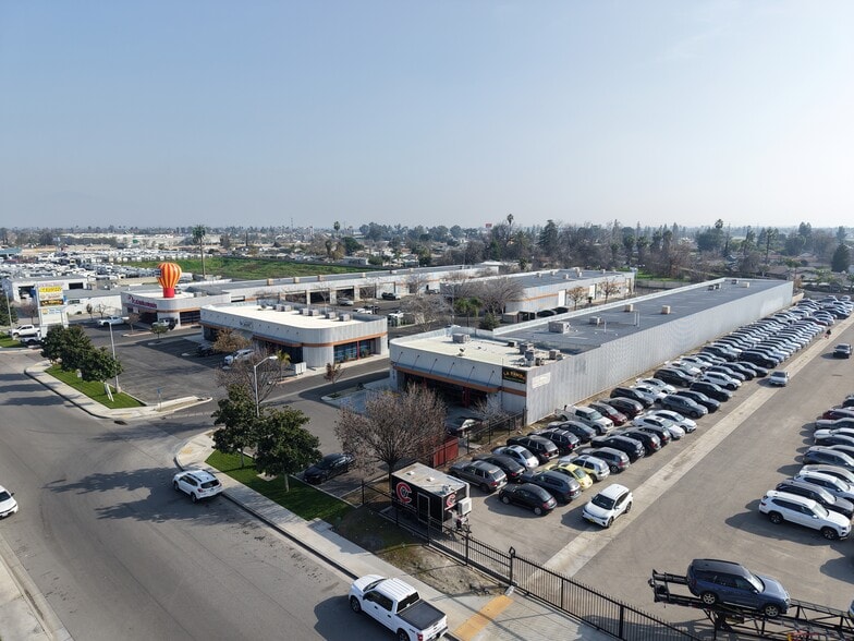 More Photos Of 3001 Auto Mall Dr, Bakersfield Warehouse For Lease