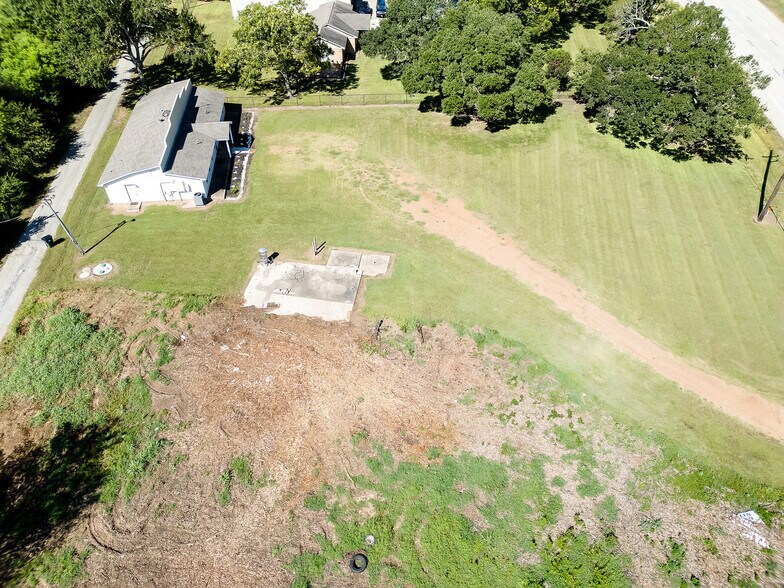 More Photos Of 4095 SE I 10 Frontage Rd, Sealy Medical For Sale