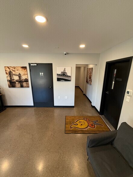 More Photos Of 5490 Commercial St SE, Salem Flex For Sale