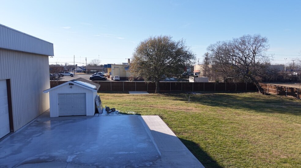 More Photos Of 5605 Wesley St, Greenville Showroom For Lease