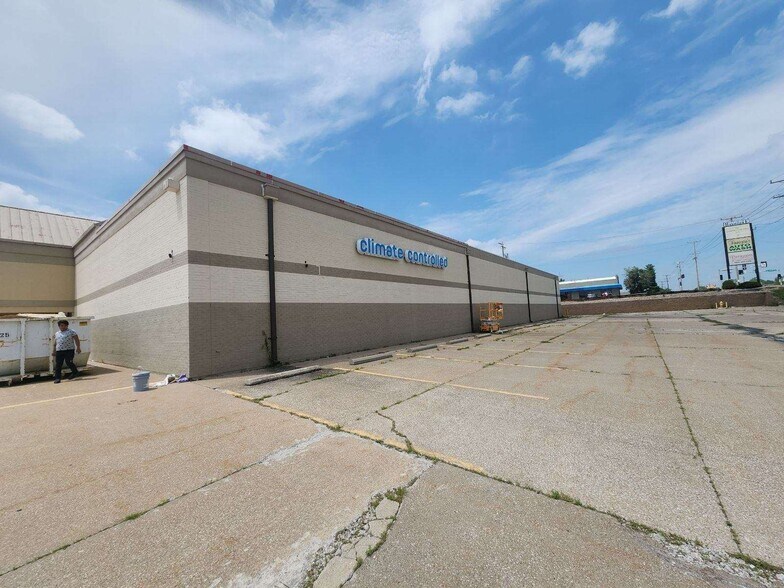More Photos Of 2104-2302 S Baltimore St, Kirksville Self Storage For Sale