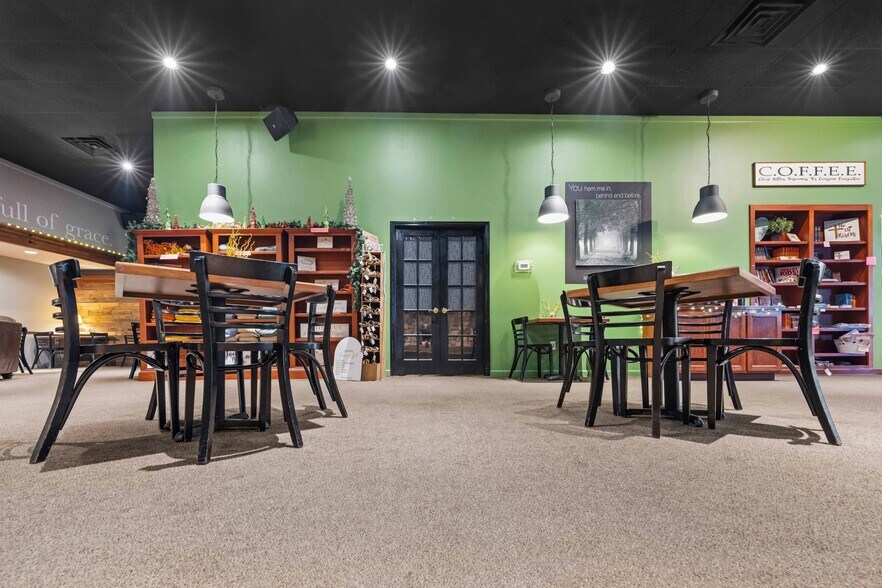 More Photos Of 171 S Broadway, Coos Bay General Retail For Sale