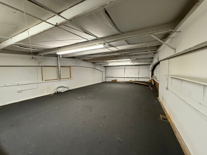 More Photos Of 5308 N Middlebrook Pike, Knoxville Light Manufacturing For Lease