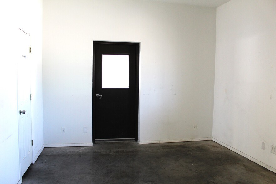 More Photos Of 1808 Barnett Dr, Weatherford Warehouse For Lease