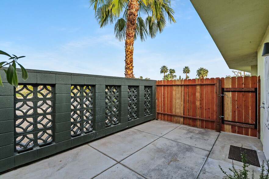 More Photos Of 1777 E Arenas Rd, Palm Springs Apartments For Sale