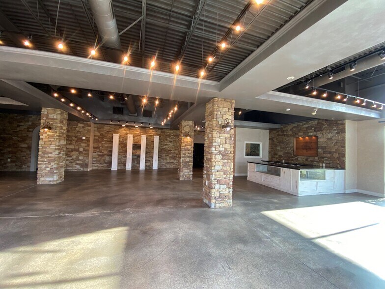 More Photos Of 2523 Airport Trwy, Columbus Freestanding For Lease