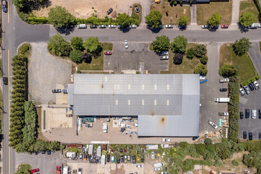 More Photos Of 1 Mariner Dr, Southampton Warehouse For Lease