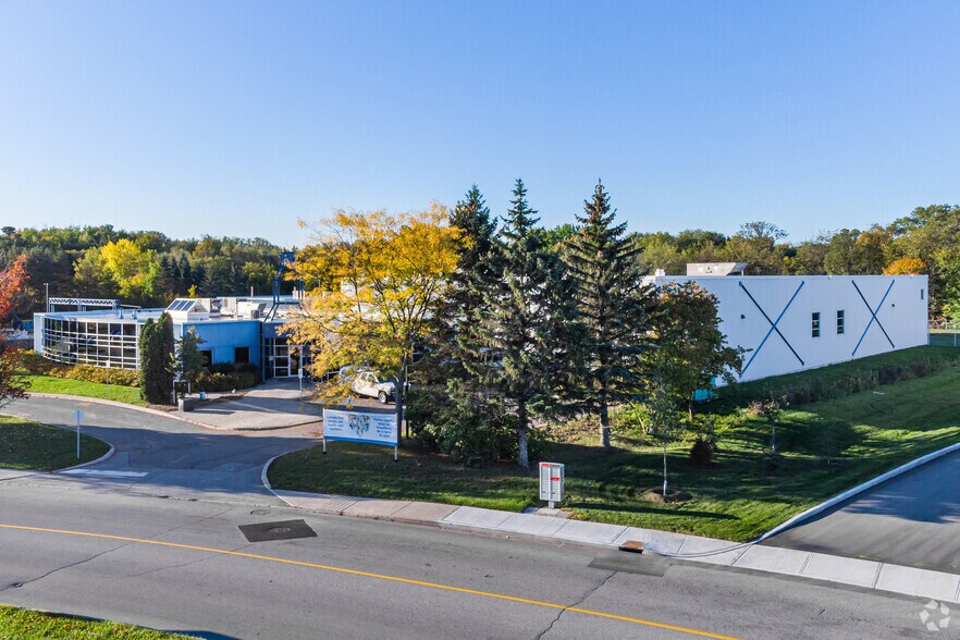 More Photos Of 90 Bill Leathem Dr, Ottawa Distribution For Sale