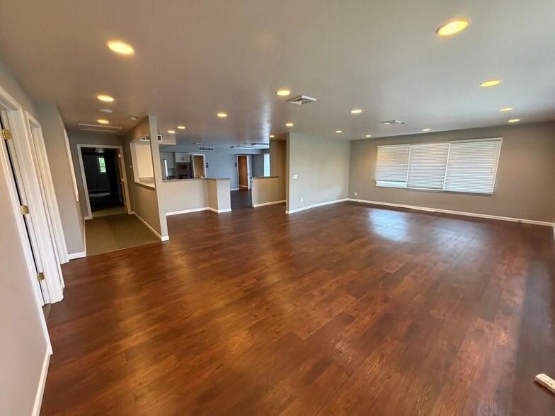 More Photos Of 4211 E Third St, Bloomington Office For Lease