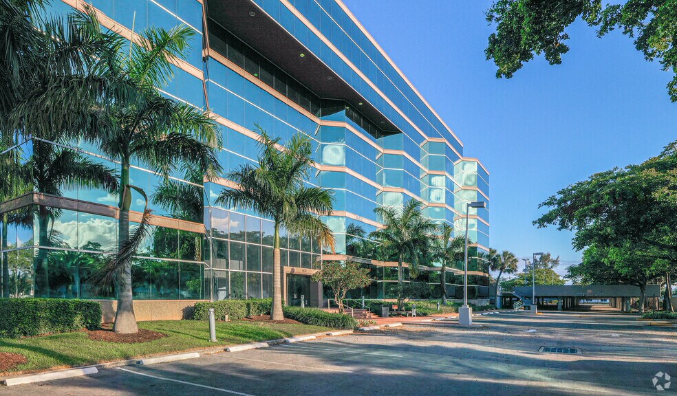 More Photos Of 600 W Hillsboro Blvd, Deerfield Beach Office For Lease