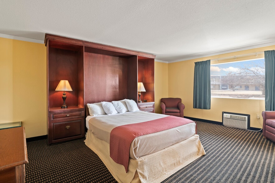 More Photos Of 700 Colorado Ave, Stratton Hotel For Sale