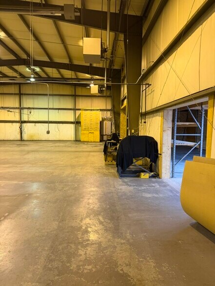 More Photos Of 160 Stover Dr, Carlisle Industrial For Lease