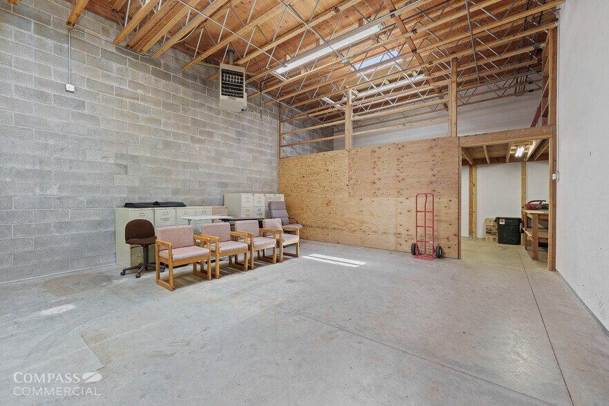 More Photos Of 720 SE Business Way, Bend Warehouse For Sale