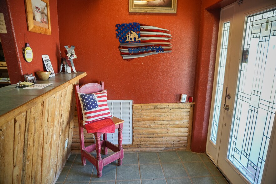 More Photos Of 1122 Douglas Ave, Beaver Hotel For Sale