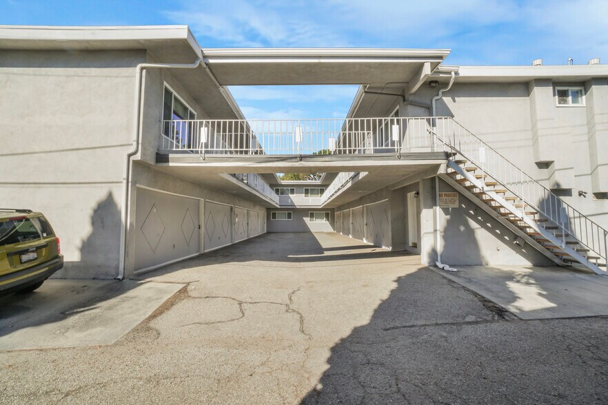 More Photos Of 18216 Kingsdale Ave, Redondo Beach Apartments For Sale