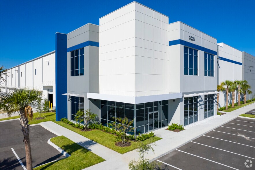 More Photos Of 3075 Whitten Rd, Lakeland Warehouse For Lease