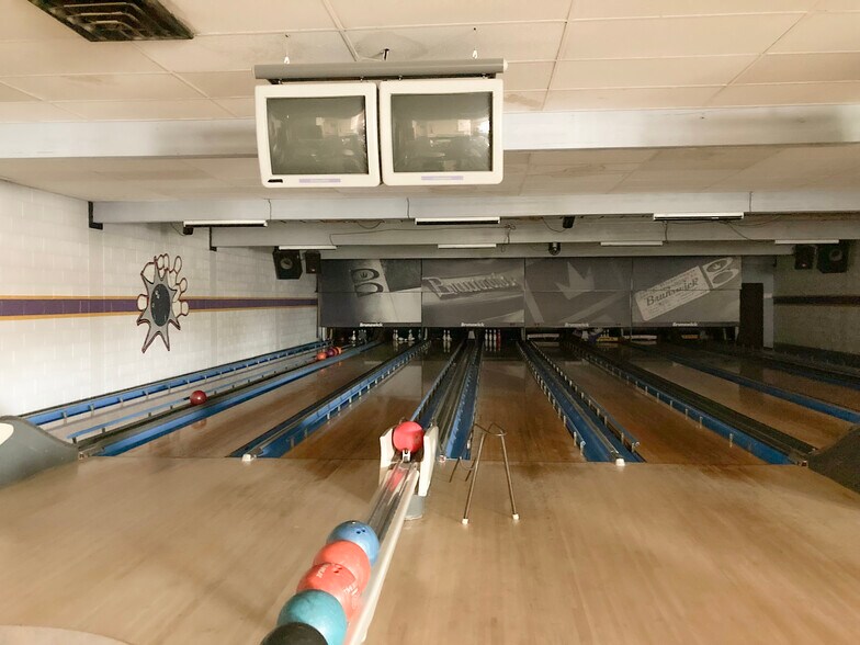 More Photos Of 641 S Columbia Ave, Connell Bowling Alley For Sale
