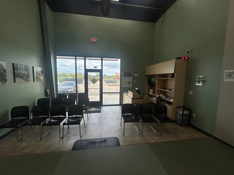 More Photos Of 8035 Highway 6, Missouri City Storefront Retail Office For Lease