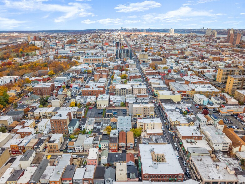 More Photos Of 510 43rd St, Union City Medical For Sale