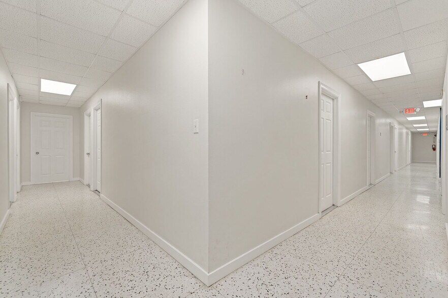 More Photos Of 9941 Rowlett Rd, Houston Medical For Lease