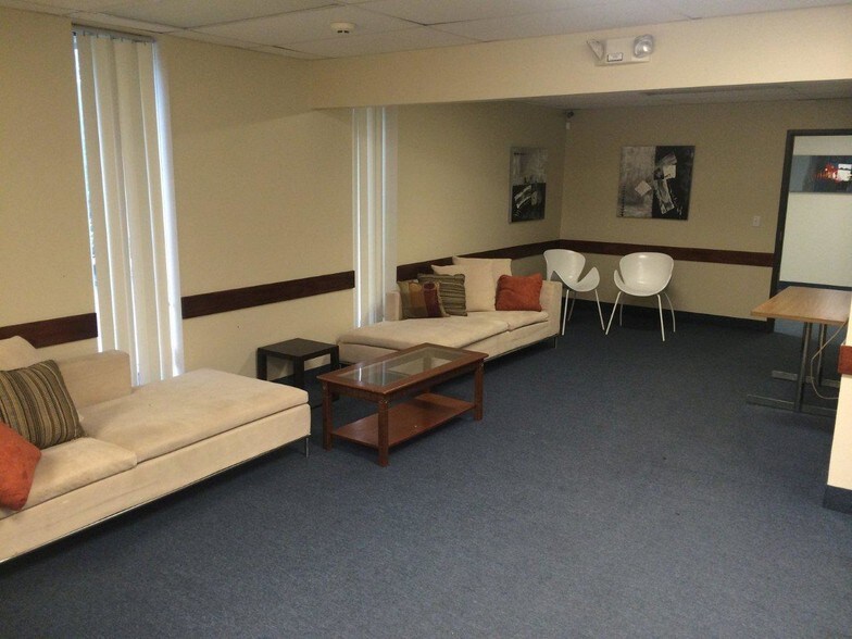 More Photos Of 2709-2715 Pontiac Lake Rd, Waterford Office For Sale
