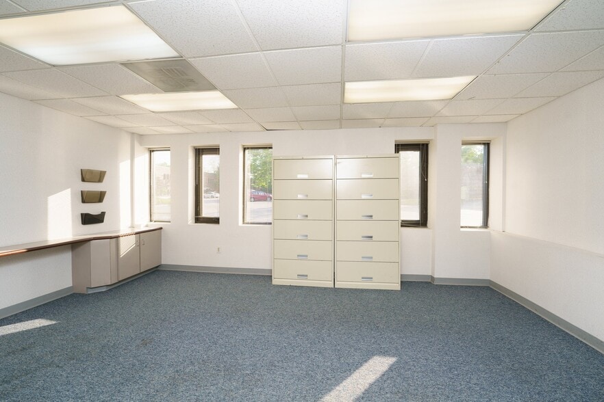 More Photos Of 6 Blackstone Valley Pl, Lincoln Medical For Sale