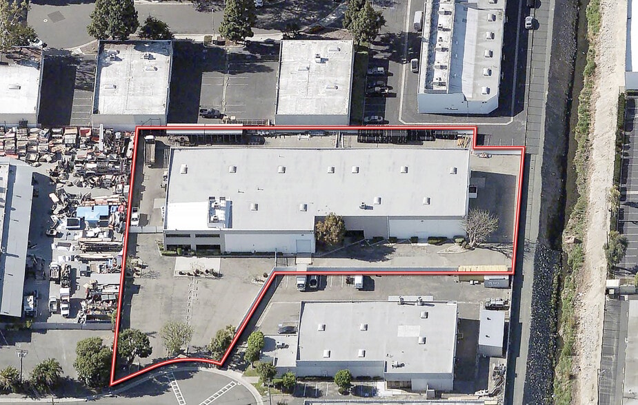 More Photos Of 3111 W Central Ave, Santa Ana Warehouse For Sale