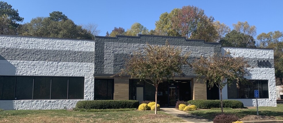More Photos Of 3800 Camp Creek Pky, Atlanta Light Distribution For Lease