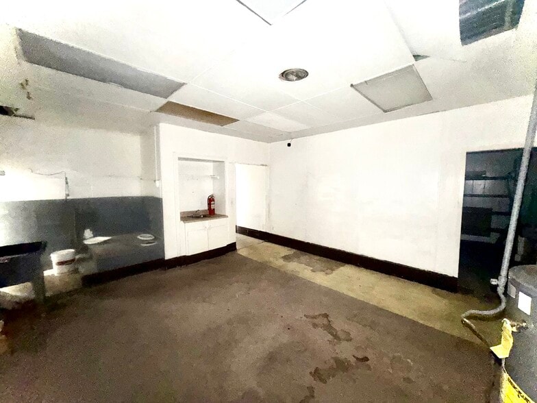 More Photos Of 3861 Washington Rd, East Point General Retail For Lease