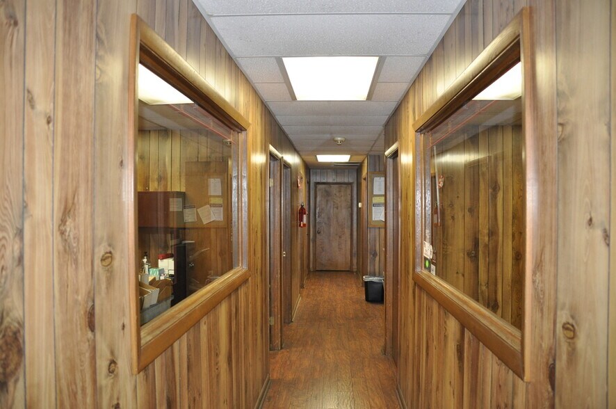 More Photos Of 220 Recker Hwy, Auburndale Warehouse For Lease