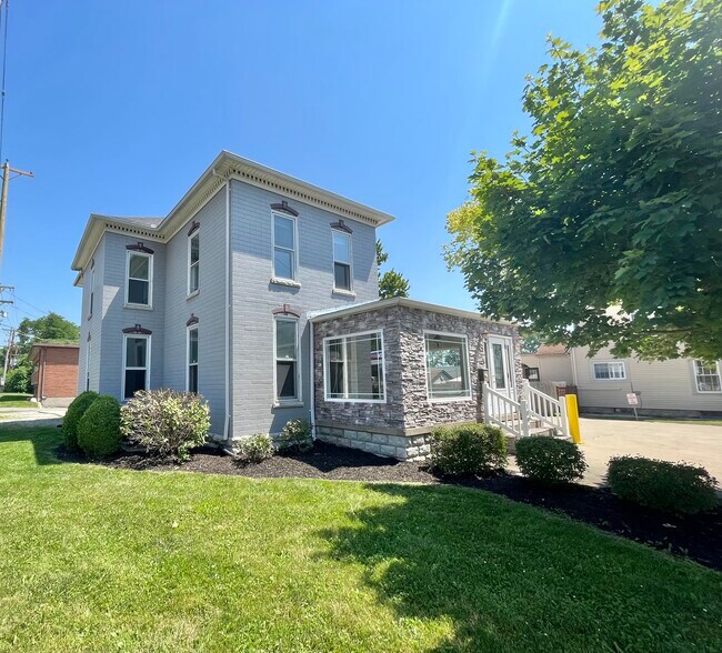 More Photos Of 1085 W Main St, Troy Medical For Sale