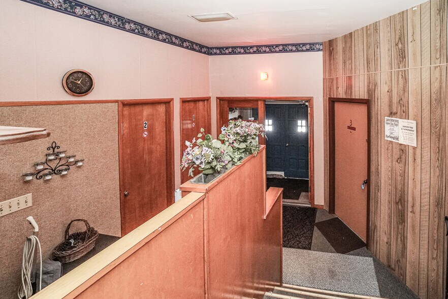 More Photos Of 314 Chippewa St, Ontonagon Hotel For Sale