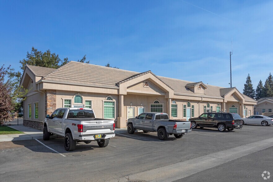 More Photos Of 1575 Shaw Ave, Clovis Medical For Lease