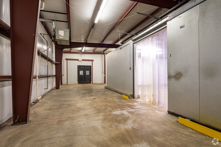 More Photos Of 2015 E Olive St, Decatur Refrigeration Cold Storage For Lease