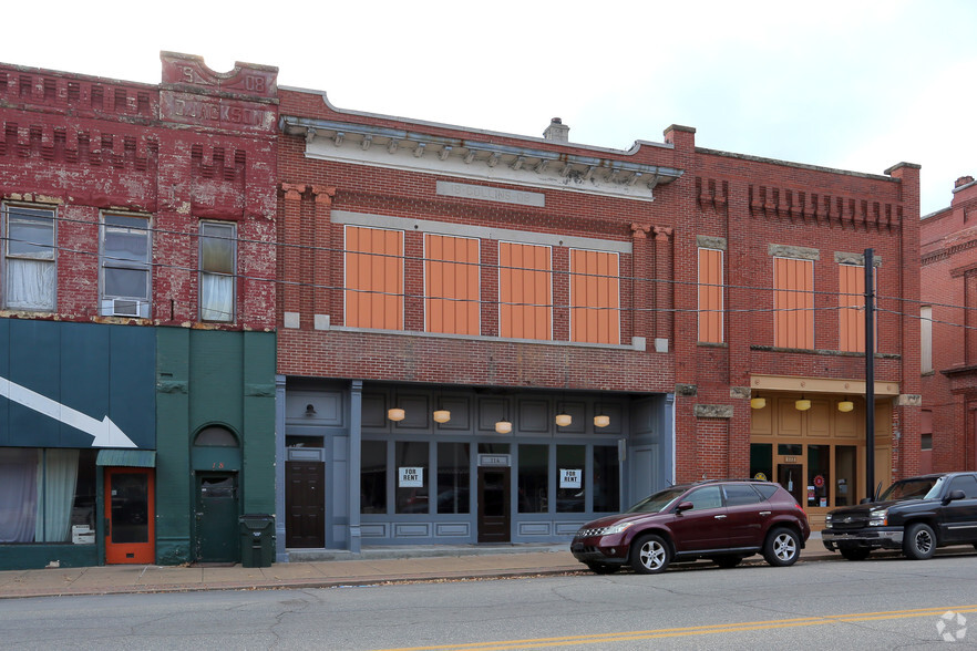 Primary Photo Of 116 E 6th St, Okmulgee Storefront For Lease