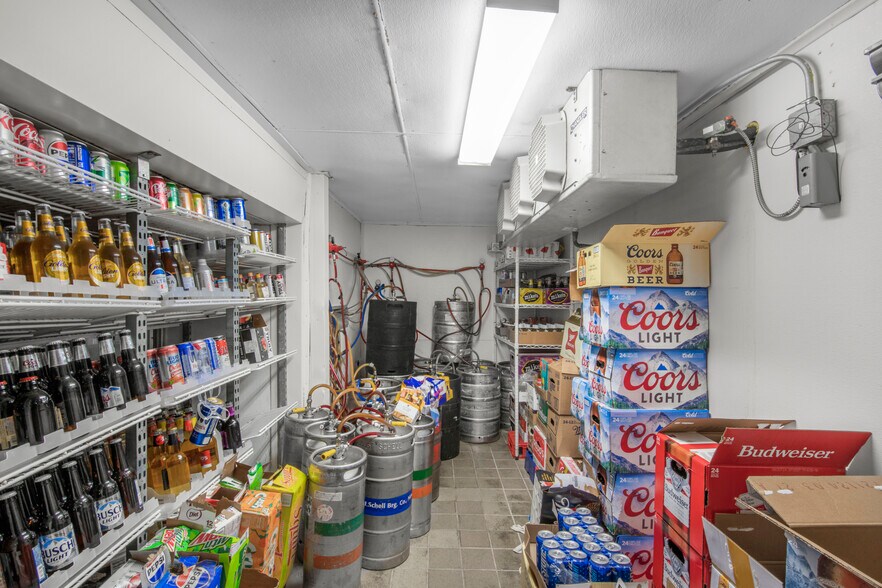 More Photos Of 14351 NE 78th St, Foley Restaurant For Sale