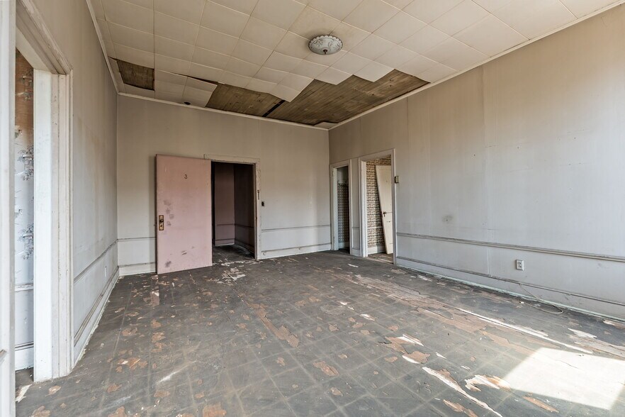 More Photos Of 101-105 S Scales St, Reidsville Storefront Retail Office For Sale