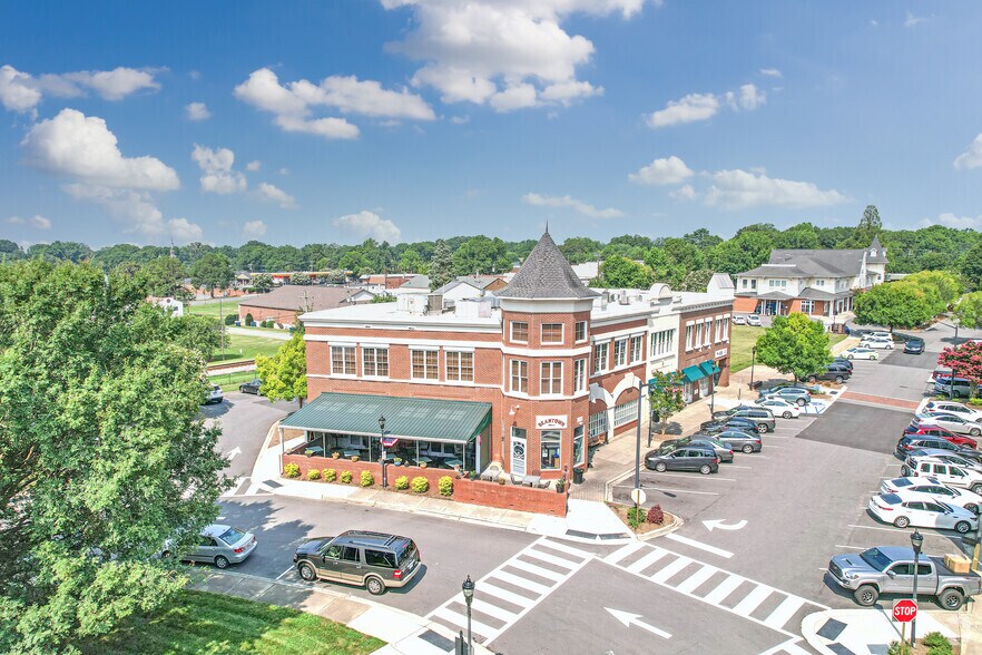 More Photos Of Matthews Station St @ Matthews Station St & Trade St, Matthews Unknown For Lease