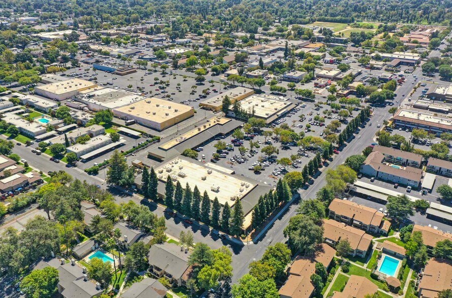 More Photos Of 80 W Court St, Woodland Land For Lease