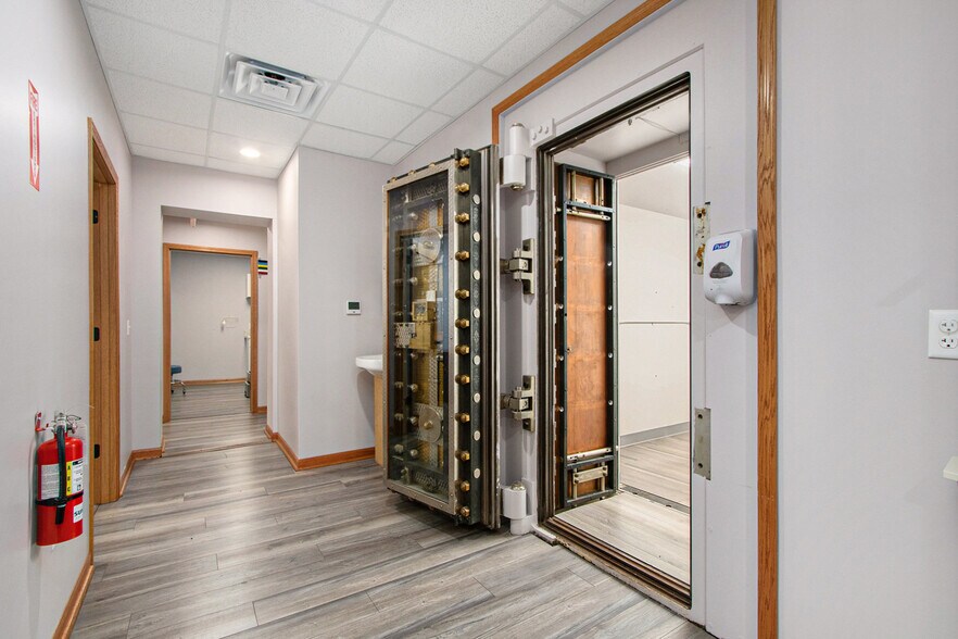 More Photos Of 2 E Main St, Hartford Medical For Sale