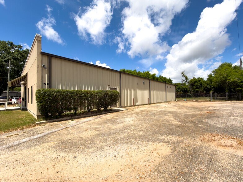 More Photos Of 3200 Fairfield Dr, Pensacola Office For Sale