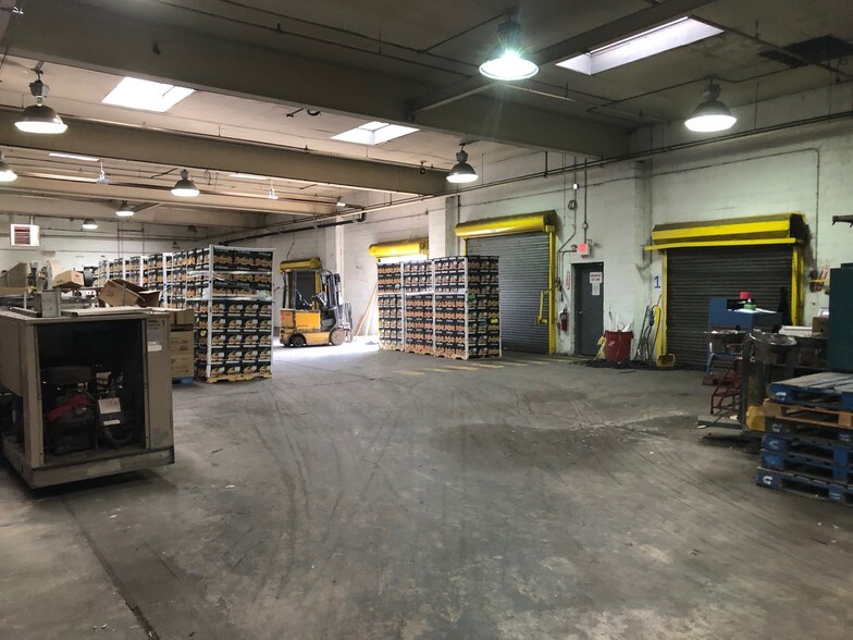 More Photos Of 16-26 Esther St, Newark Manufacturing For Lease